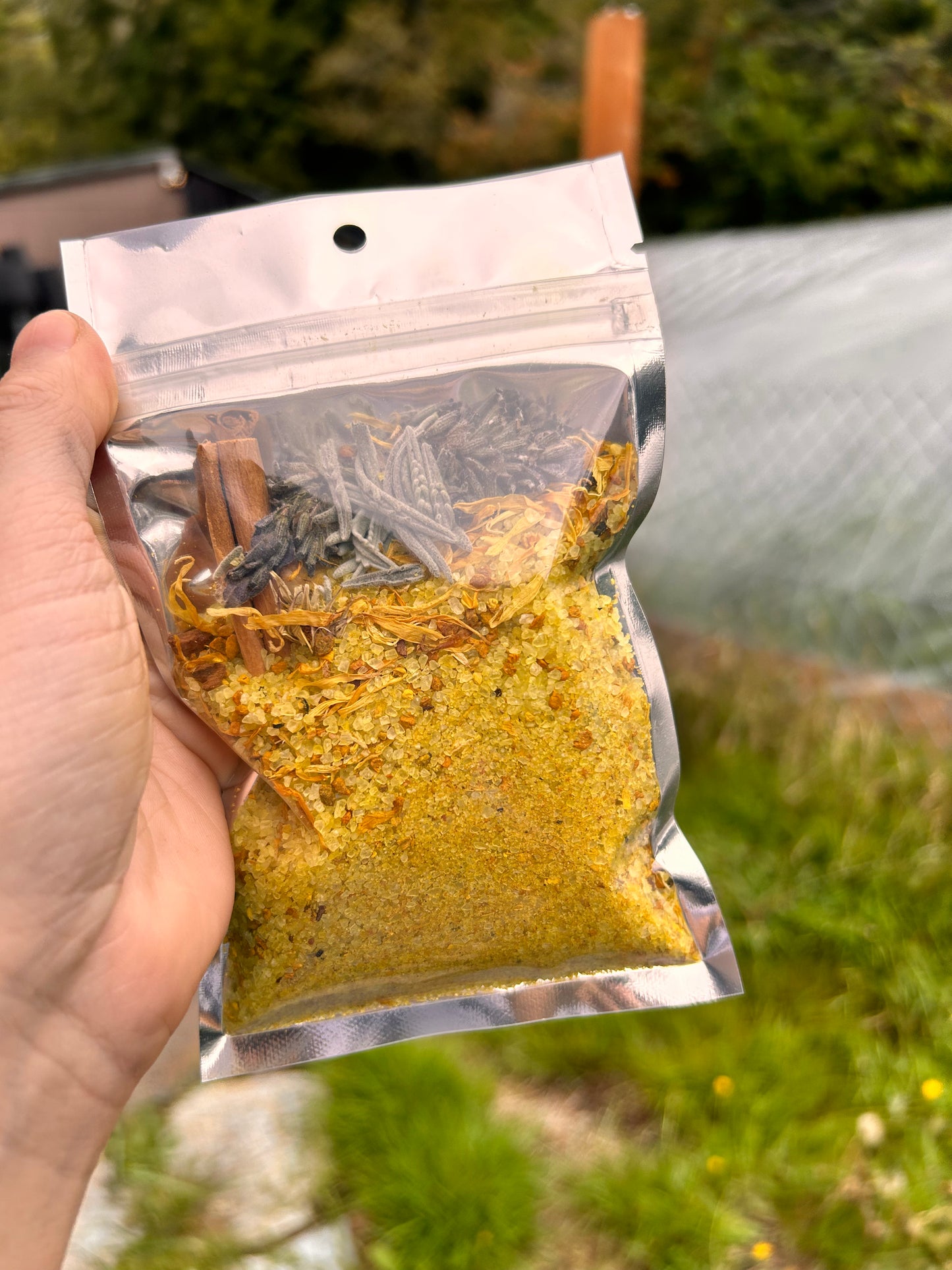 Golden light- bath salts